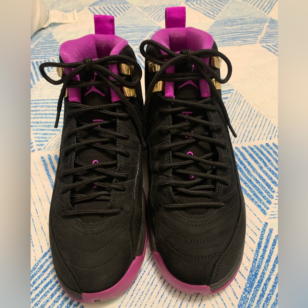 Girls Michael Jordan purple and blk  hi top tennis shoes